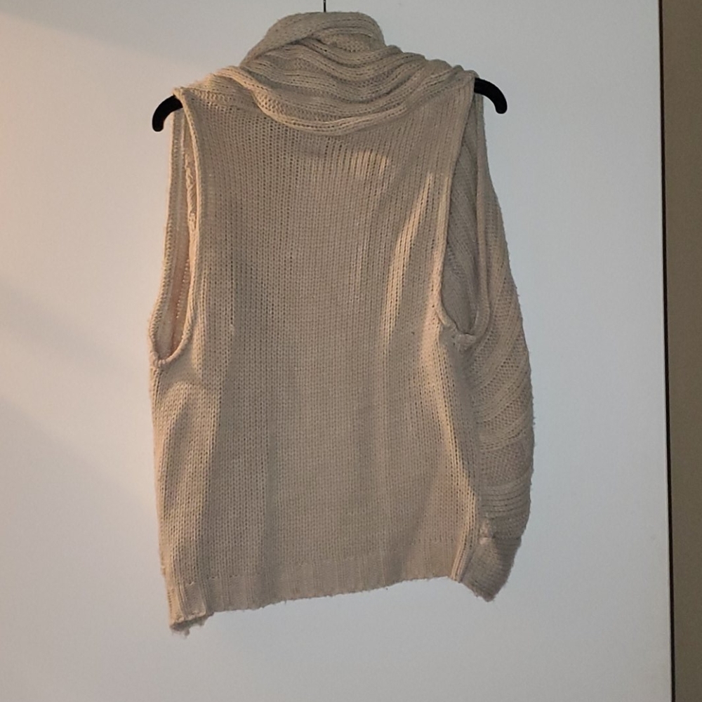 Vest - Picture 2 of 3